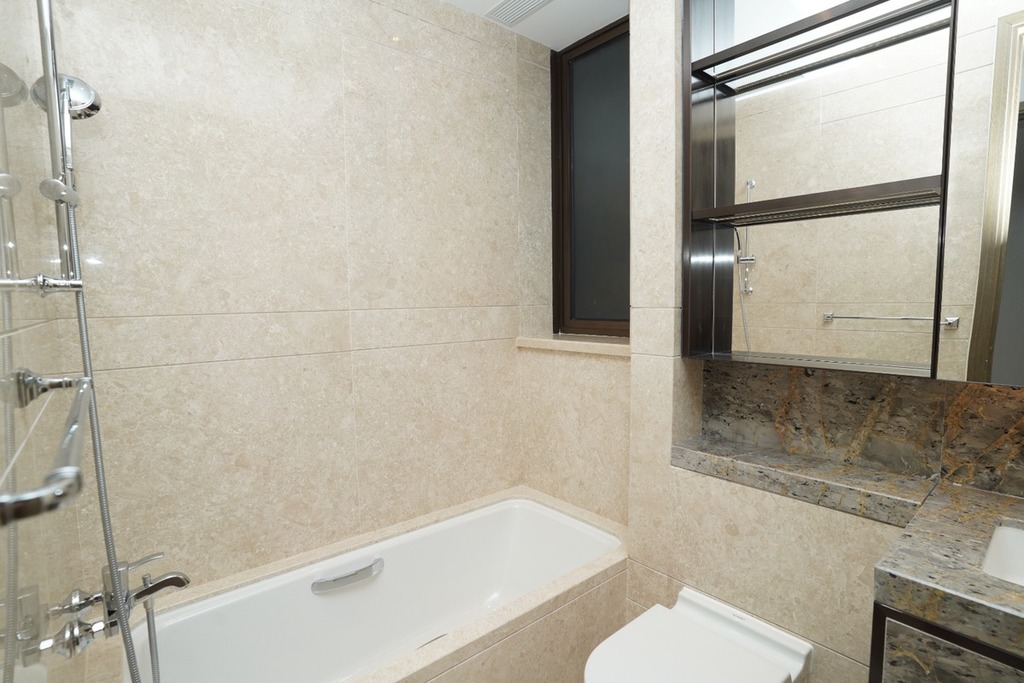 18-260R0105H3148.jpg