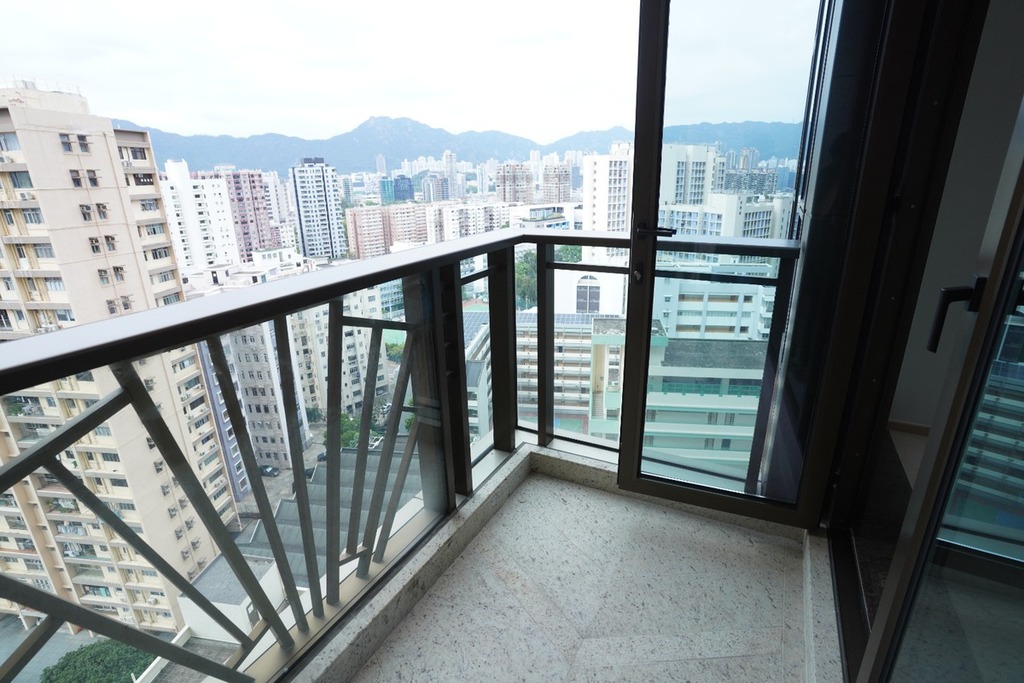 18-260R0105R9503.jpg