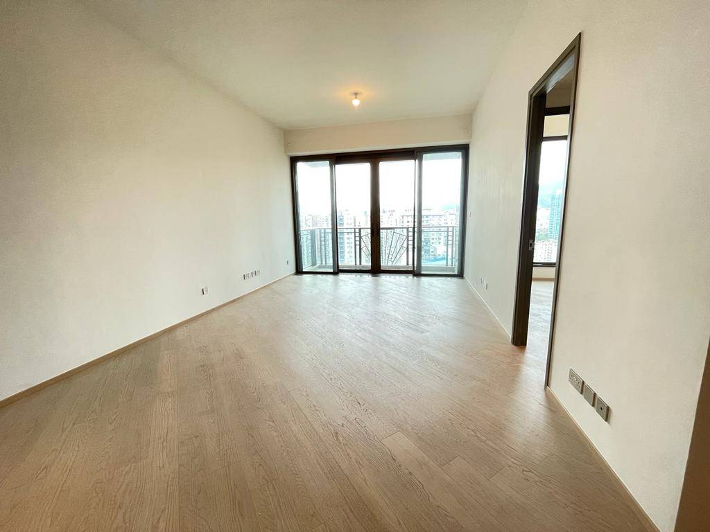 18-260R0105U9338.jpg