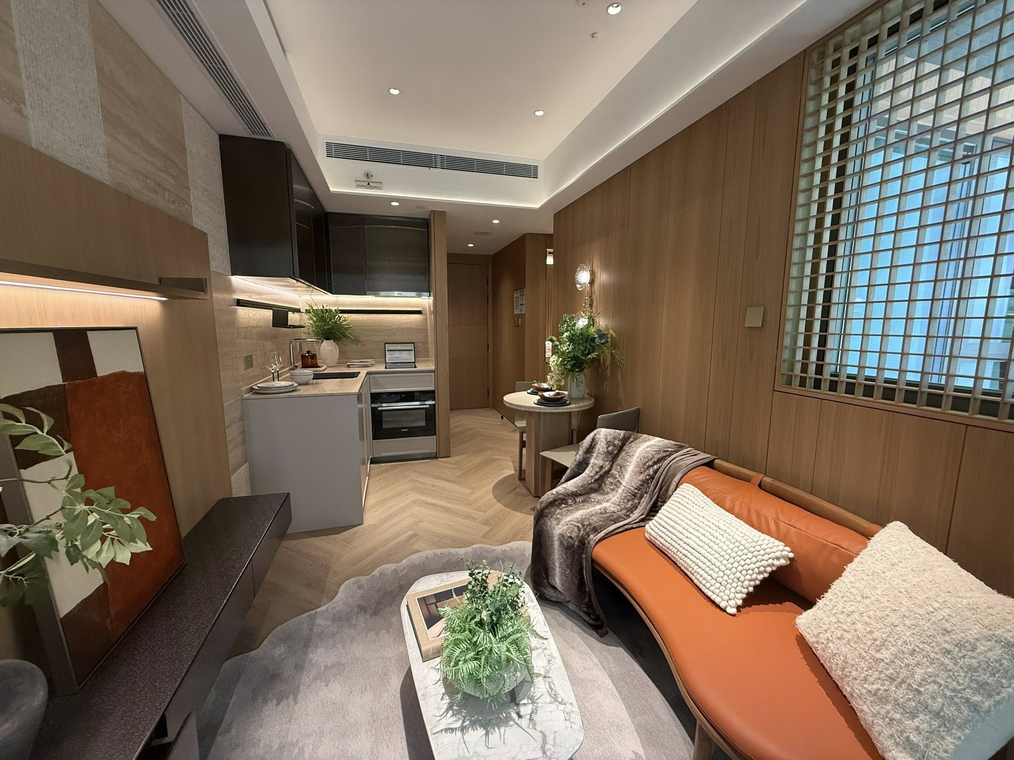18-260R1094640Y7.jpg