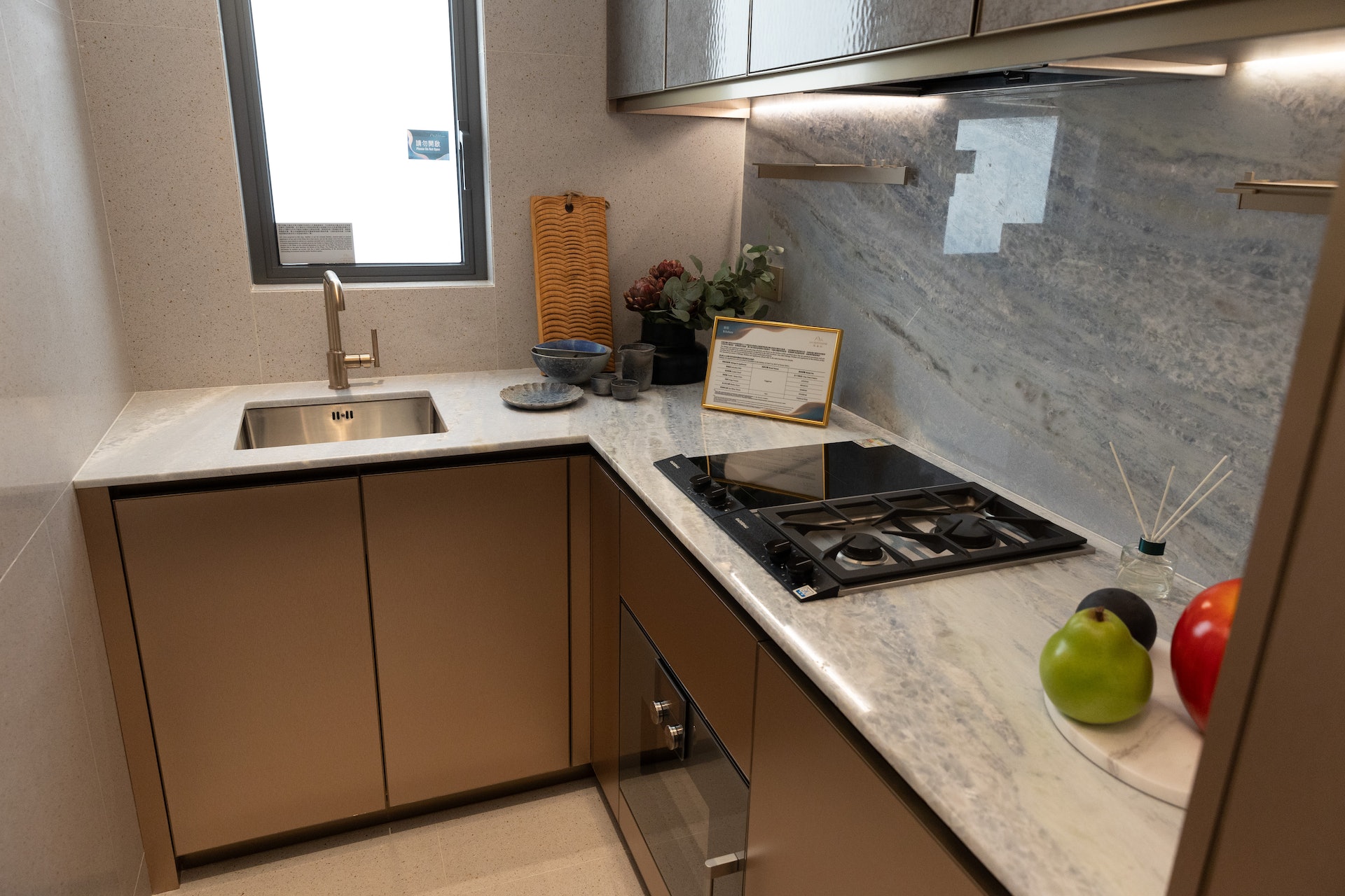 18-260R309192W32.jpg